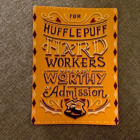 Harry Potter Hufflepuff Magnet - Picture 2 of 4